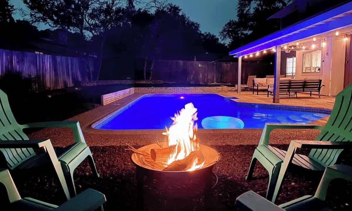 North Central Thousand Oaks House | Airport 10mins Pool Ping-Pong King Beds