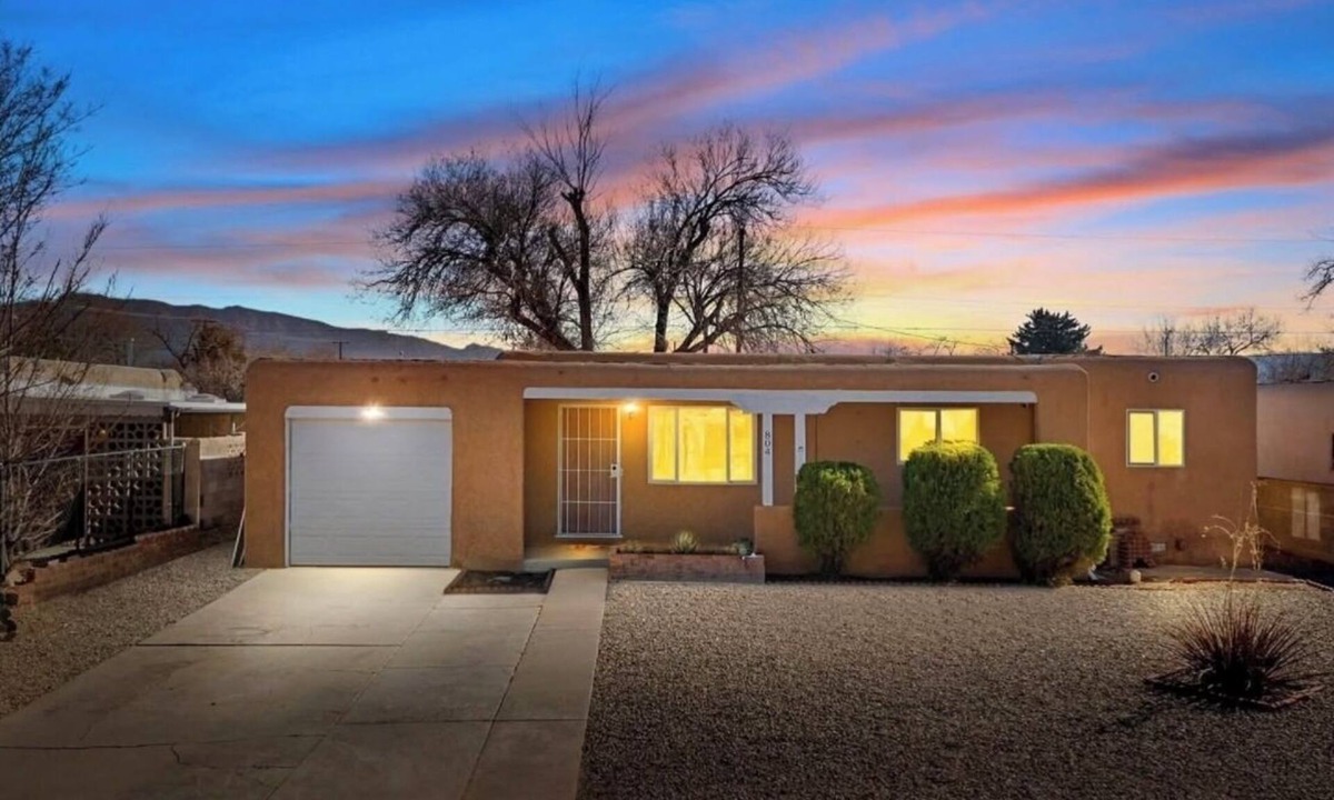 Albuquerque House | AirPort and relax backyard