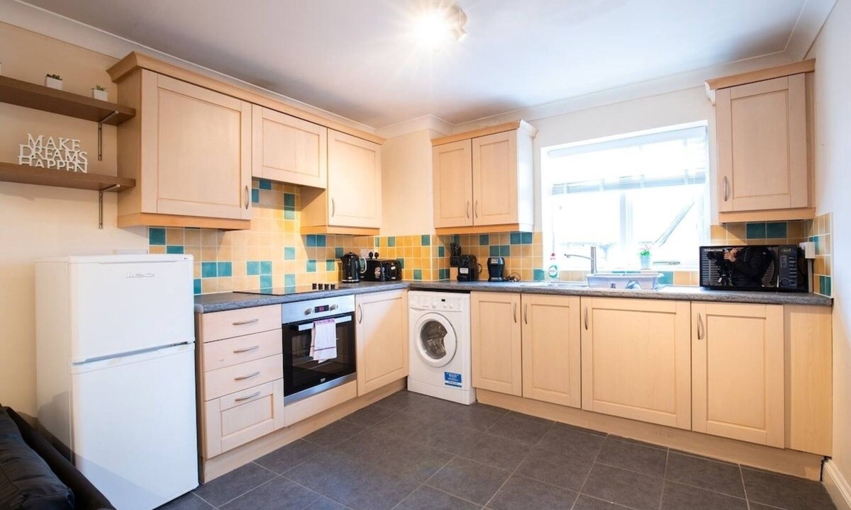 Stansted Apartment | Airport Snug -2BR -WiFi -Parking