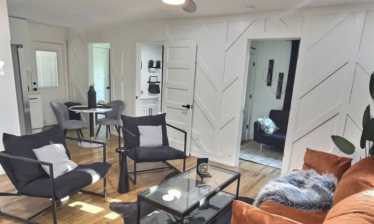 College Park House | AIRPORT LOUNGE INN