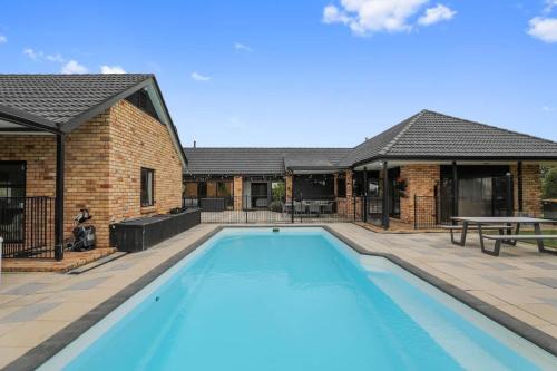 Rotorua House | Airport Oasis