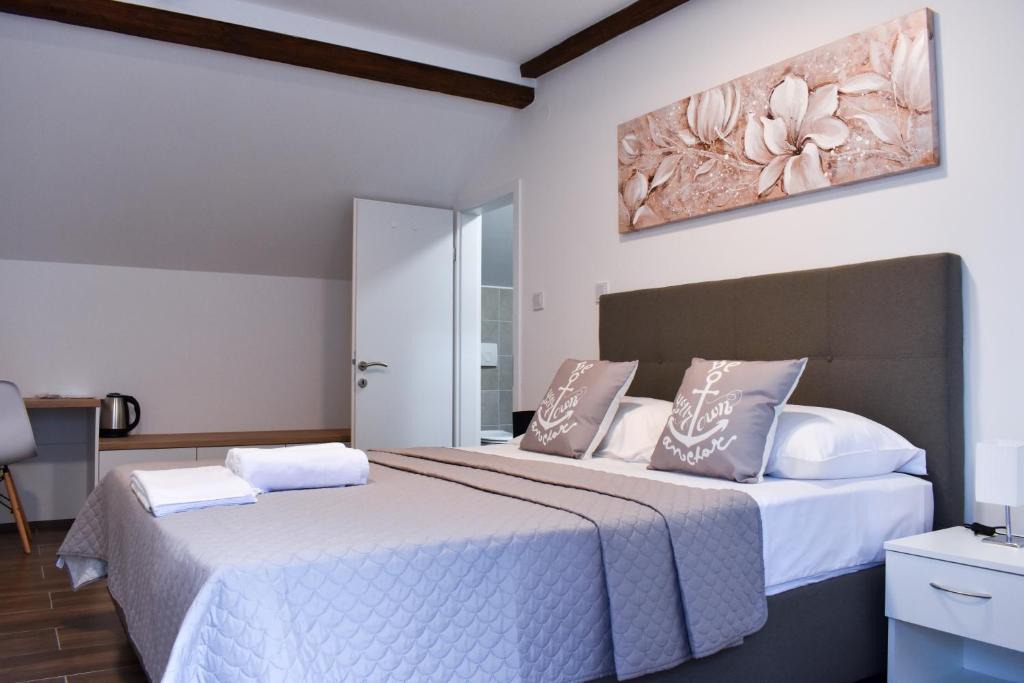 Velika Gorica House | Airport room's Residence Garden