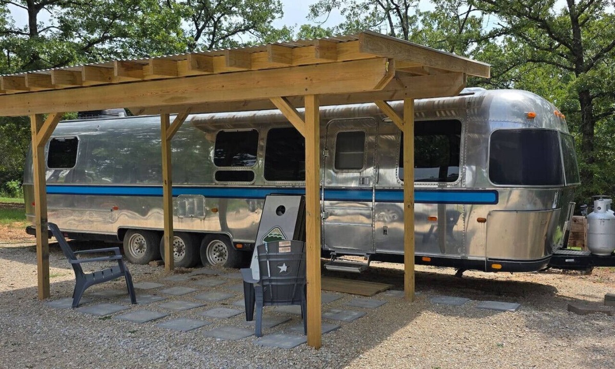 Sulphur RV Rental | Airstream 34 at Gamble Hollow