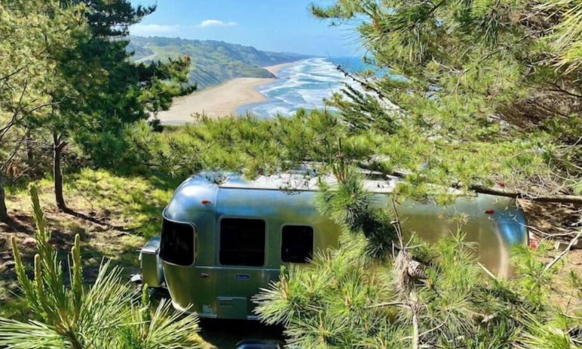 Half Moon Bay House | Airstream Coastal Hideaway Sunset