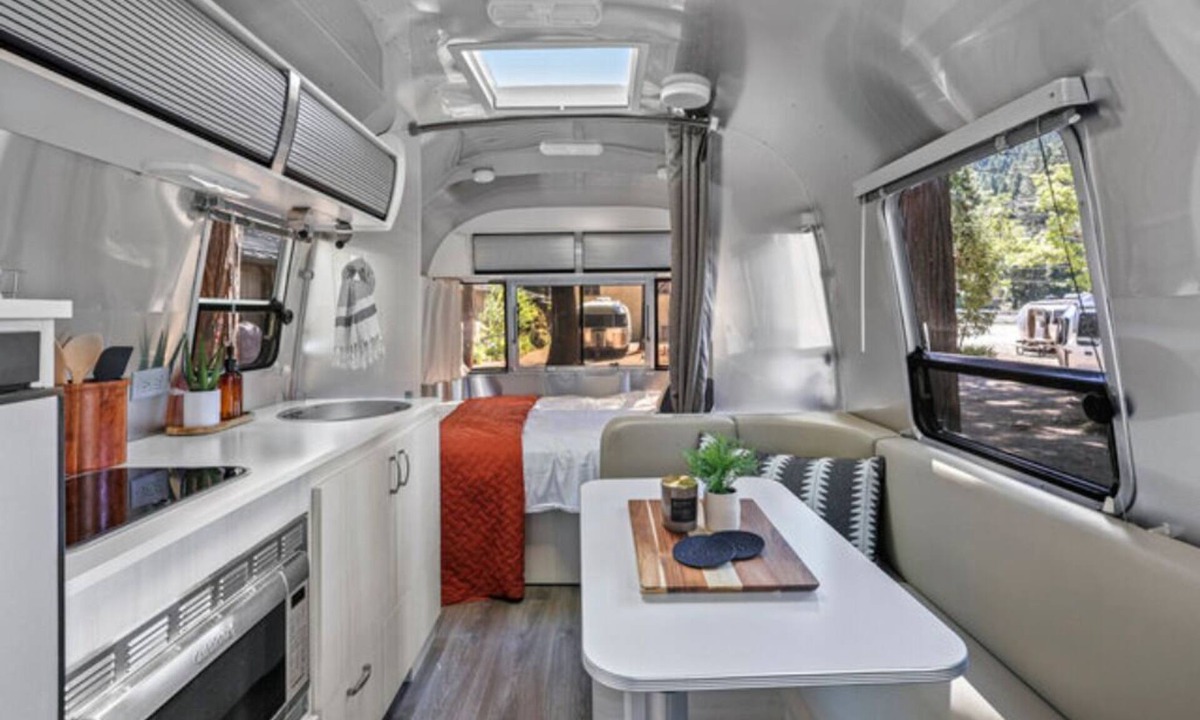 Dunsmuir Apartment | Airstream - (Juniper)