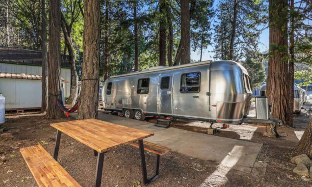 Dunsmuir Apartment | Airstream - (White Oak)