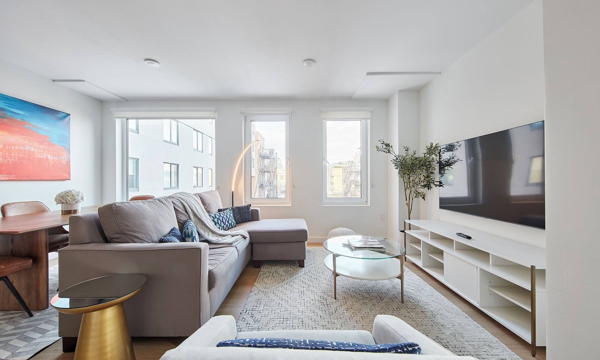 Hoboken Apartment | Airy 3 BR Flat w/shared deck - gym - mins to NYC