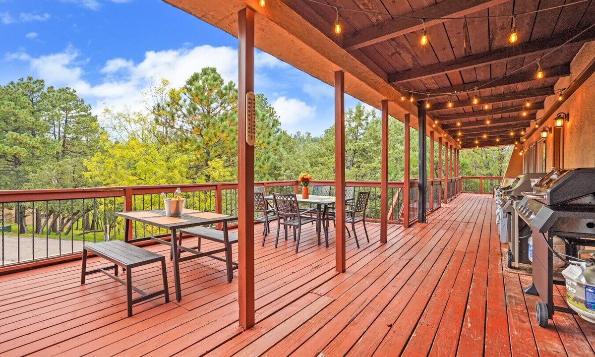 Alto House | Airy Alto Escape w/Deck, Games & Views