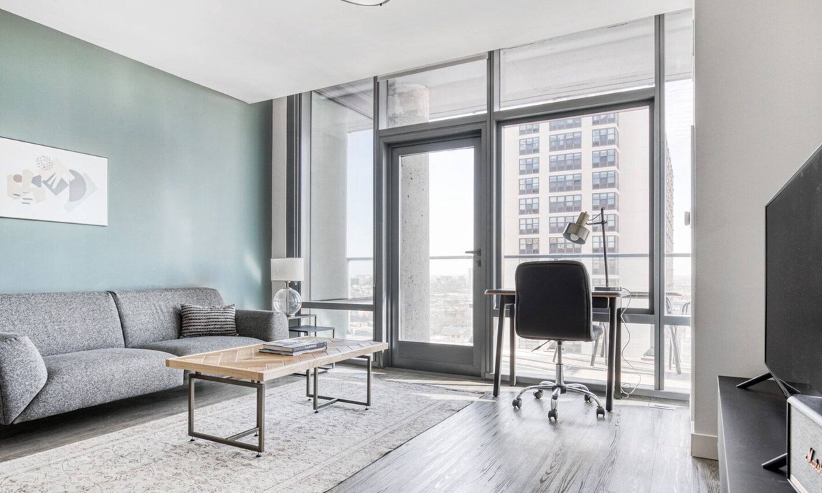 Lake View East Apartment | Airy Lakeview Studio, walk to Lakefront & Lincoln Park, by Blueground