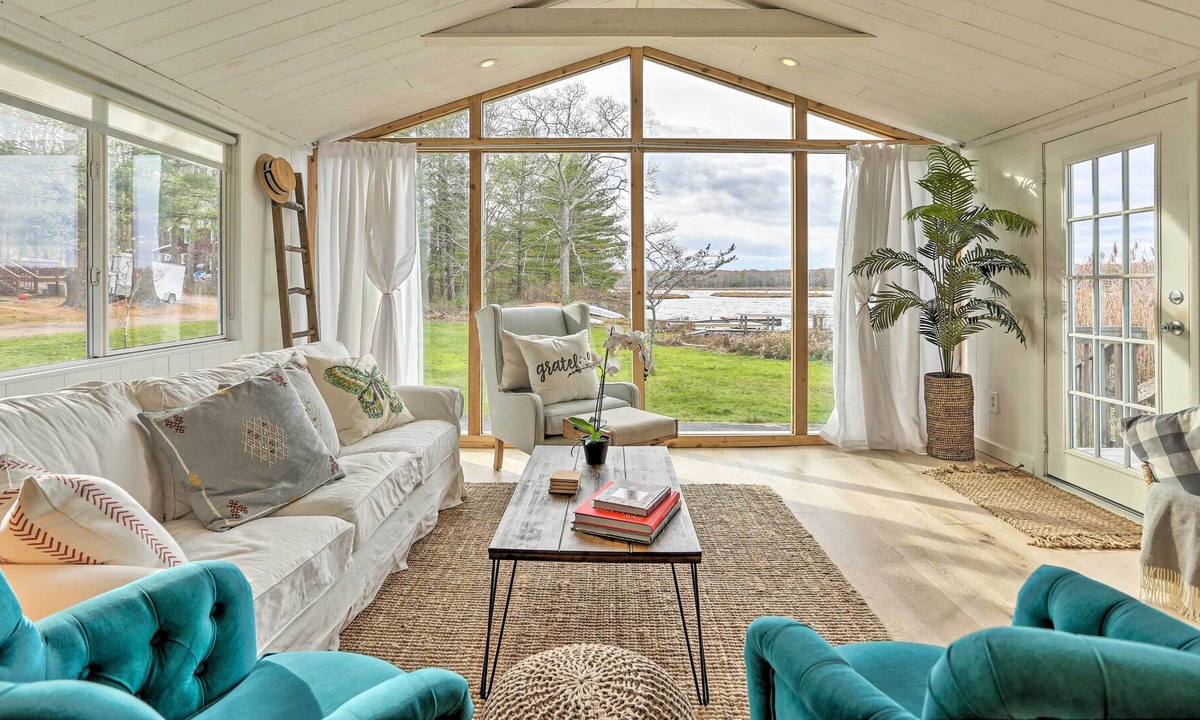 Circleville House | Airy Waterfront Escape with Dock & Grill!