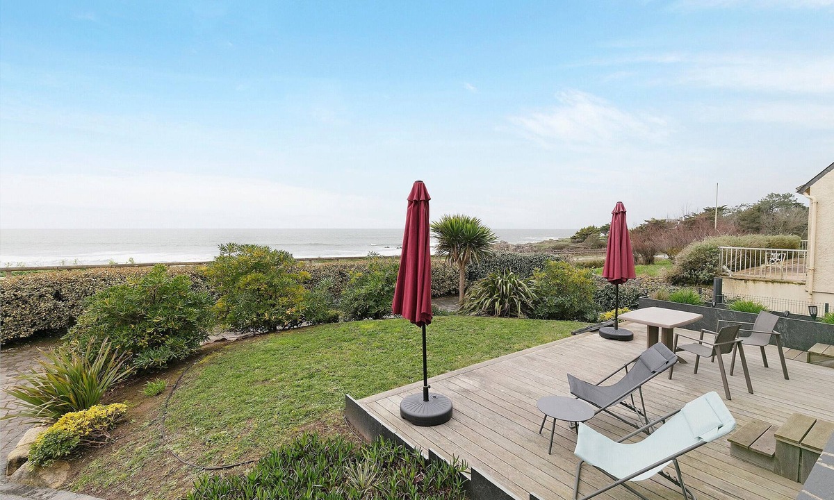 Batz-sur-Mer Apartment | Ajoncs Apartment – Seafront, Terrace, Parking, Côte Sauvage