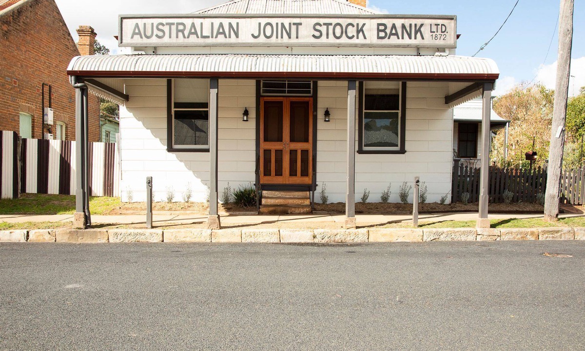 Gulgong House | AJS Bank - Pet friendly