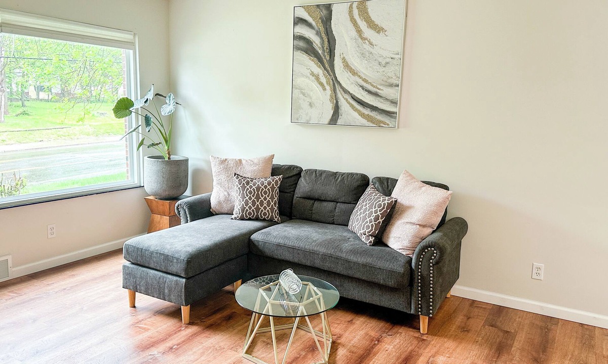 West Akron Apartment | Akron Abode - 2 pm Check In & Check Out