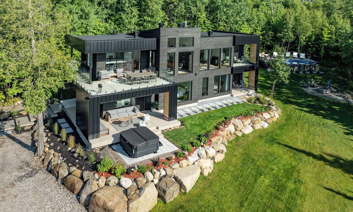 Petite-Riviere-Saint-Francois Ski Chalet | Altéa Charlevoix - luxury villa: spa, pool, billiards, view
