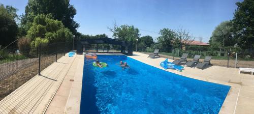 Chatillon-sur-Broue Bed & Breakfast | Alaguyauder la chambre