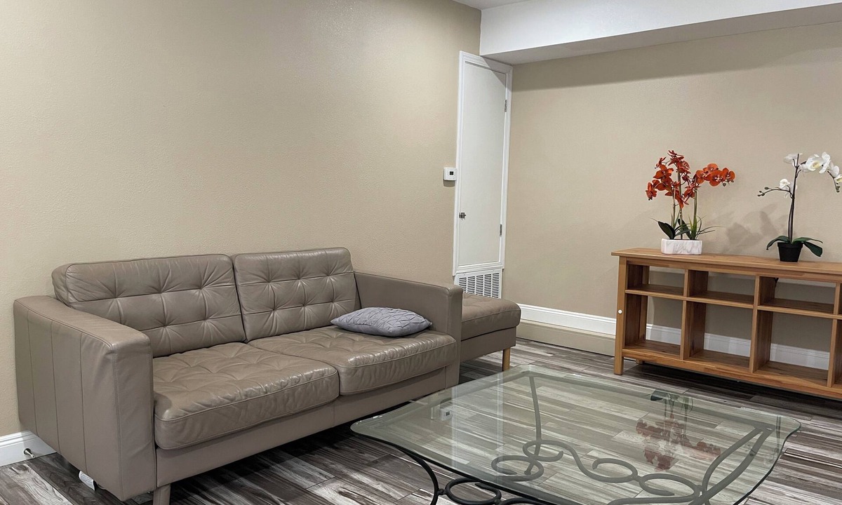 West Alameda Apartment | Alameda Modern Victorian 2BD unit D