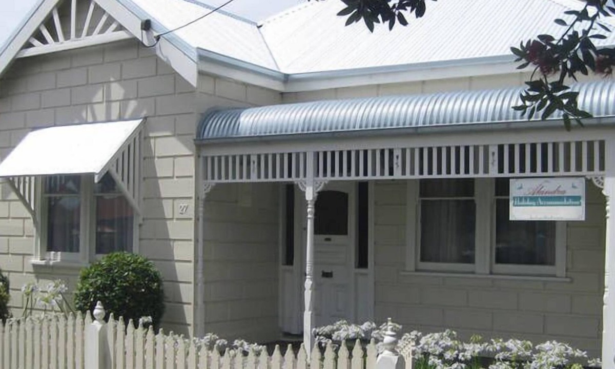 Portland House | ALANDRA - Light Filled | Centrally Located | Airconditioned