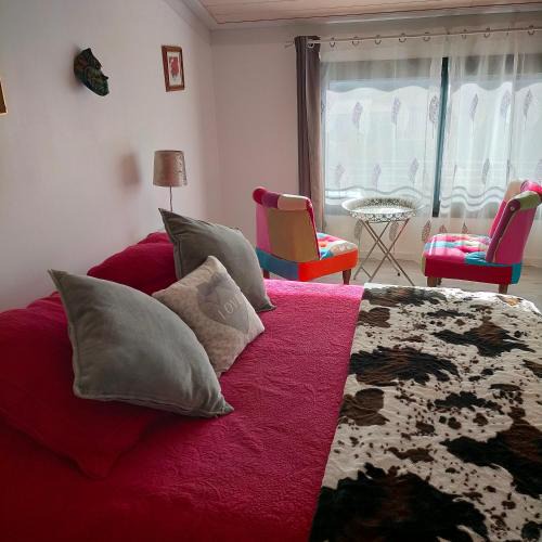 Comigne House | Alaric Lodge: gîte champêtre avec parking privé.