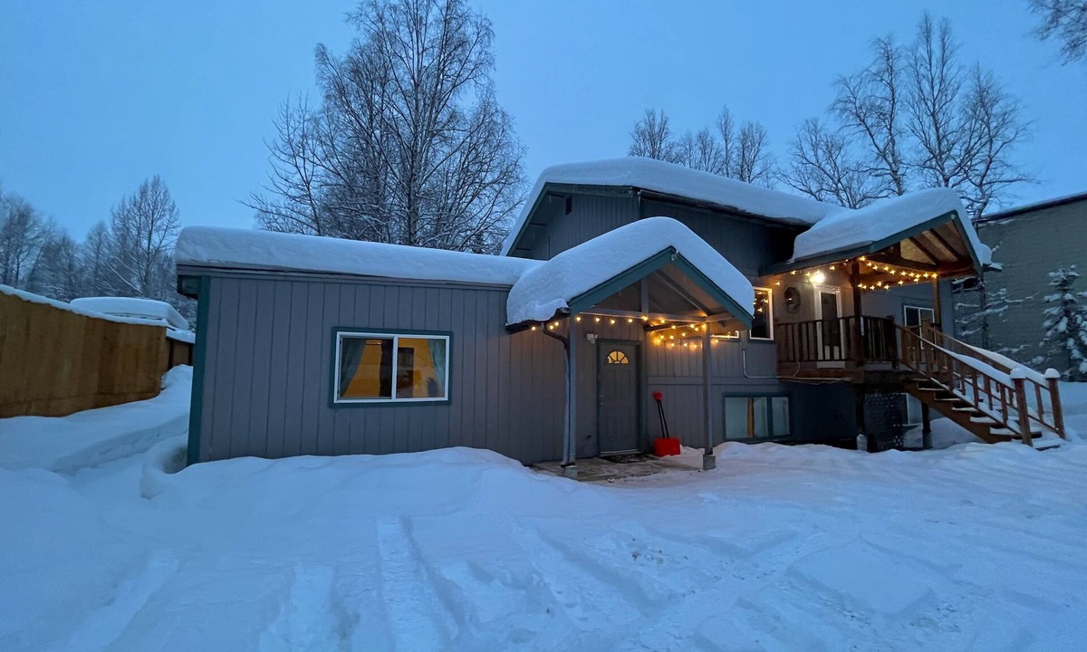 Chugiak Apartment | Alaskan studio in the mountains