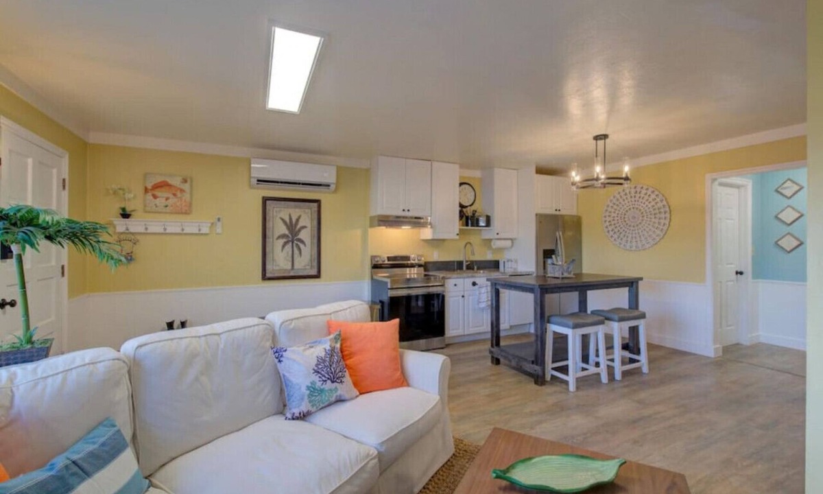 Ocean Park House | Albatross Landing on the beach approach