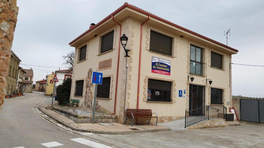 Santovenia de Oca Hostel | Albergue El Camino de Santovenia