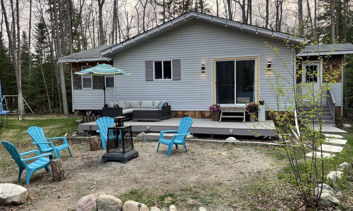 Traverse Bay Cabin | Albert Beach Cabin with Hot Tub - 5 min walk to beach
