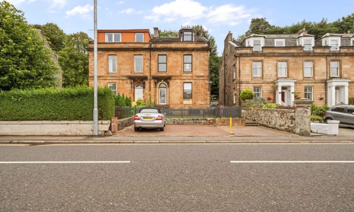 Gourock House | Albert Road 3Bed With Parking