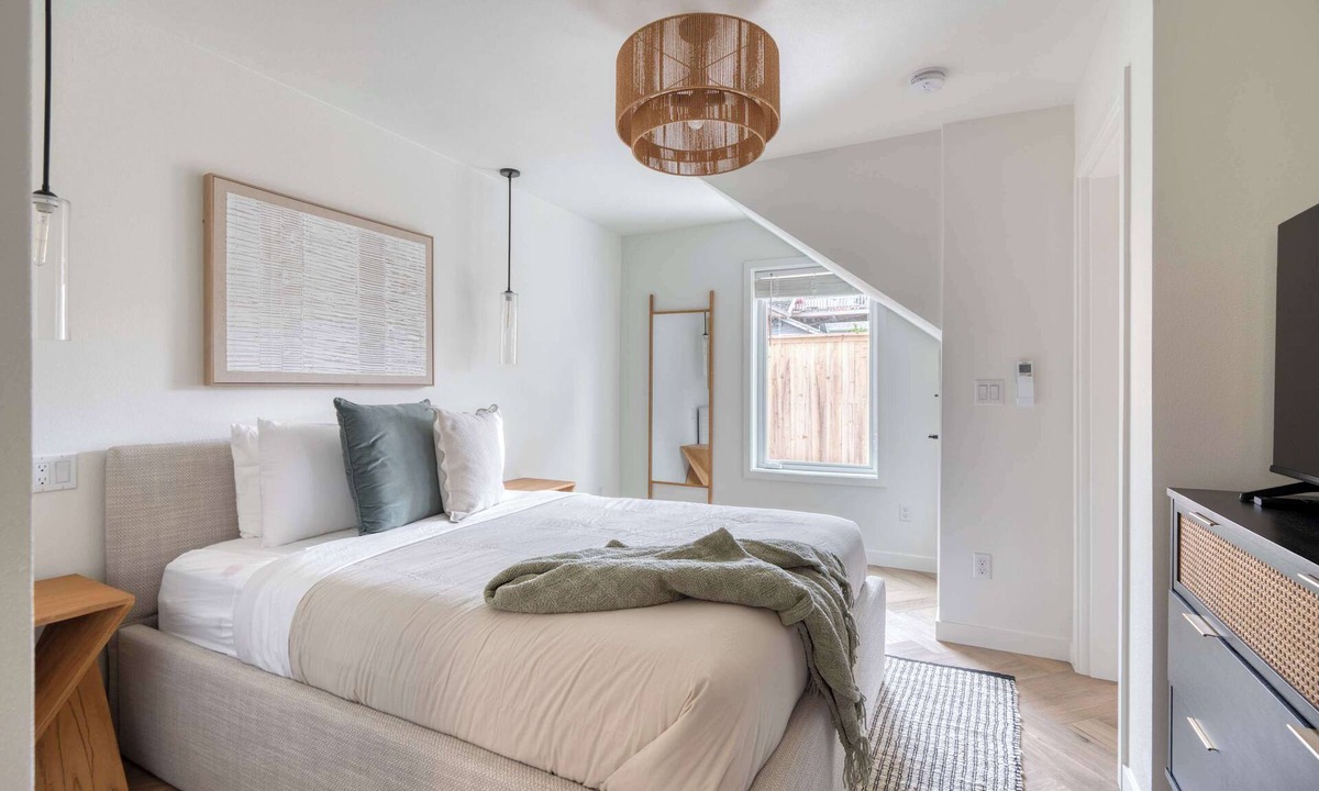 Alberta Arts District Apartment | Alberta Arts Studio | Walk to Cafés & Culture