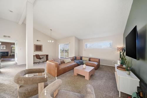 Taylor Ranch House | Albuquerque Escape - Hot Tub Atrium home