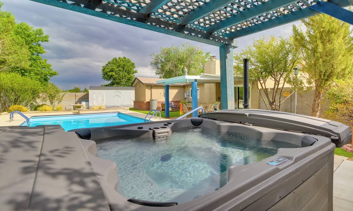 Ventana Ranch House | Albuquerque Oasis: Pool, Hot Tub & Putting Green!