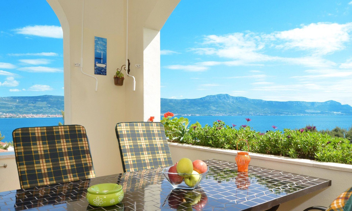 Slatine Apartment | ALBUS 2 sea view for 4+1 persons, 160m from beach