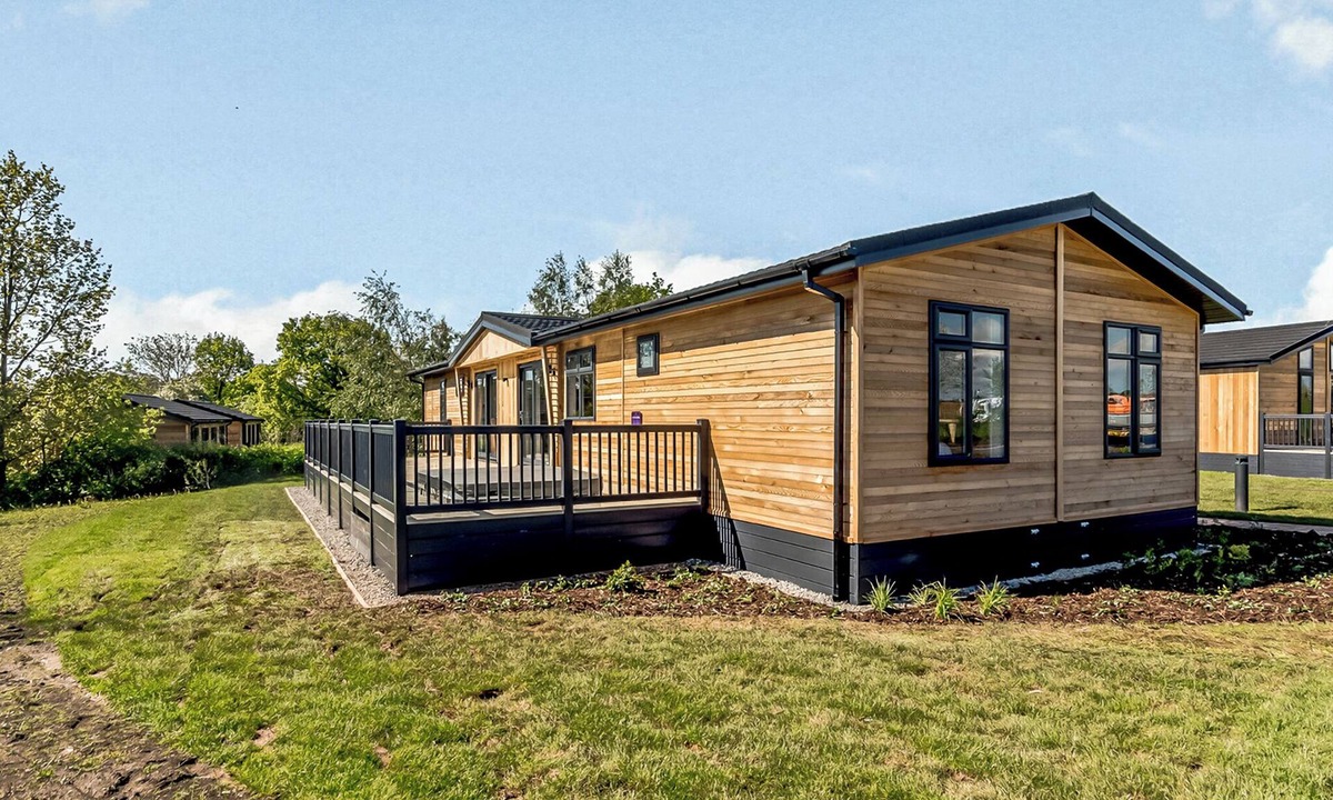 Saintbury Ski Chalet | Alderminster Lodge Premier