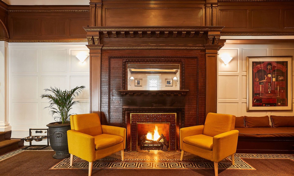 Gayborhood Hotel | Alexander Inn