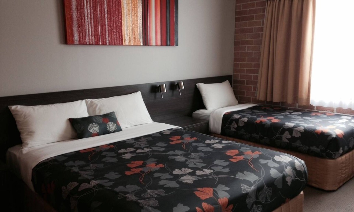 Vineyard Hotel | Alexander The Great Motel