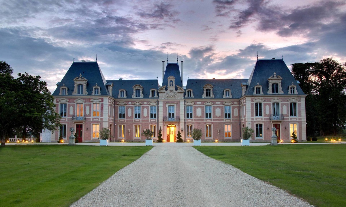Mazieres-en-Gatine Hotel | Alexandra Palace - La Maison Younan
