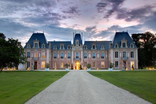 Mazieres-en-Gatine Hotel | Alexandra Palace - La Maison Younan