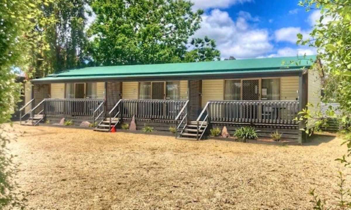 Alexandra Cabin | Alexandra Parklife. Studio 4