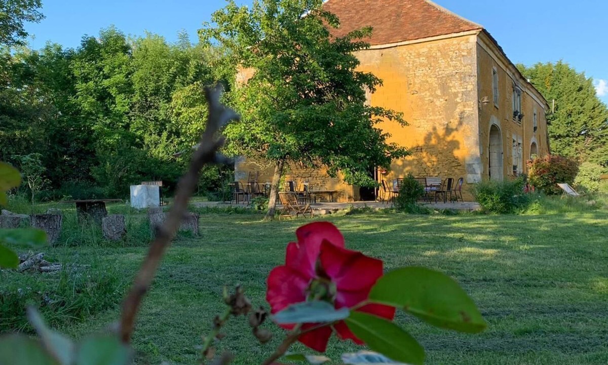 Bouhy House | Alfred and George, Le Gîte