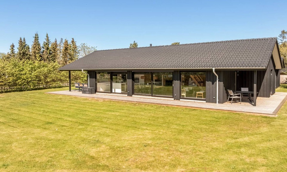 Hals House | "Alfrede" - from the sea by Interhome