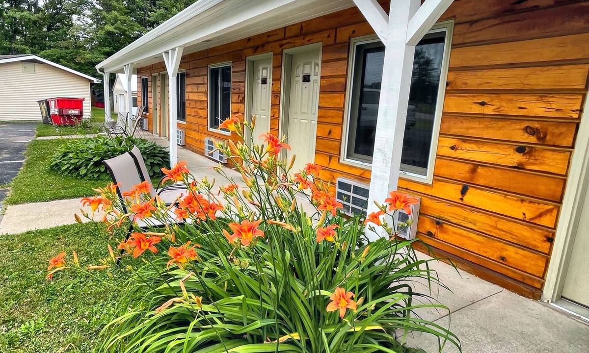 Wetmore Hotel | Alger Falls Motel