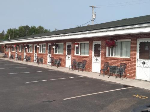 Wawa Hotel | Algoma Motel