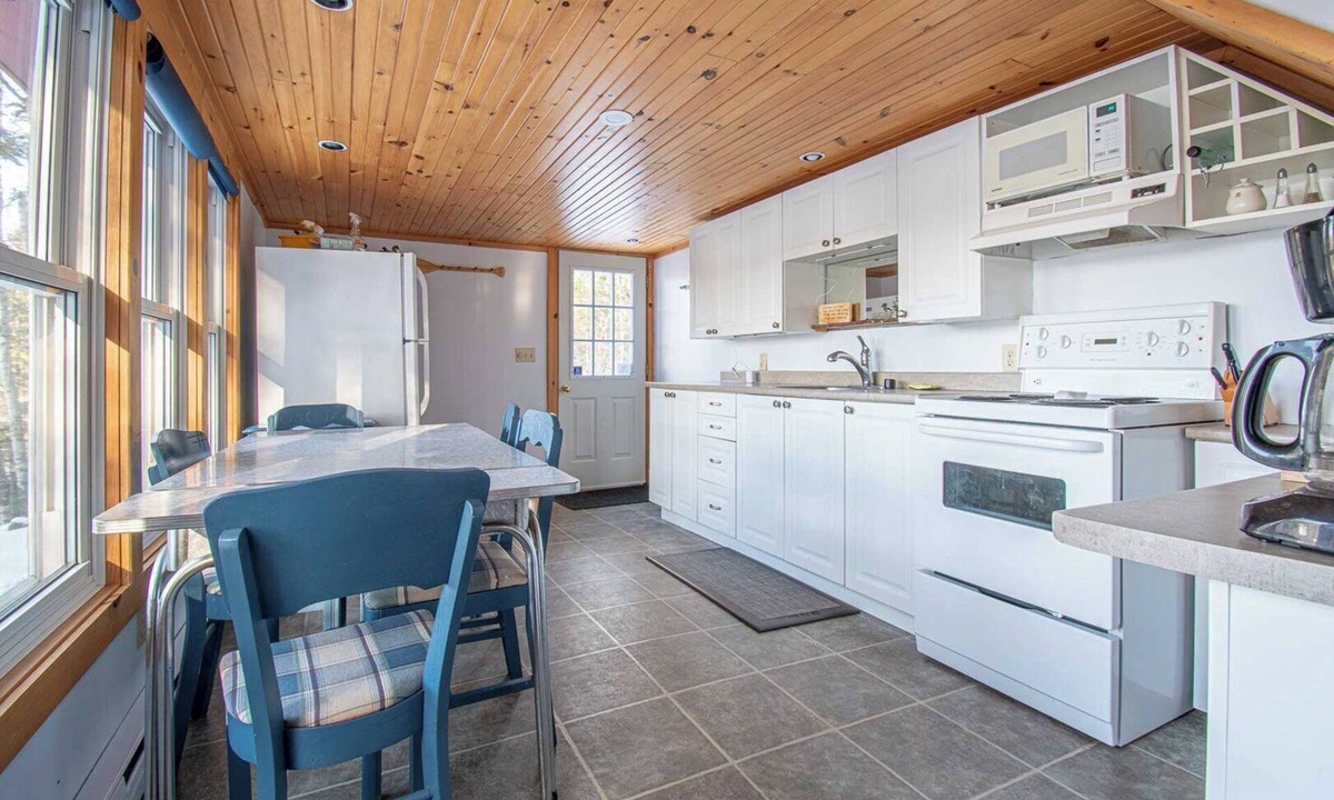 Algonquin Highlands Cottage | Algonquin Lakeside Escape