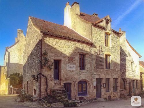 Flavigny-sur-Ozerain Bed & Breakfast | Algranate - Maison du Tisserand