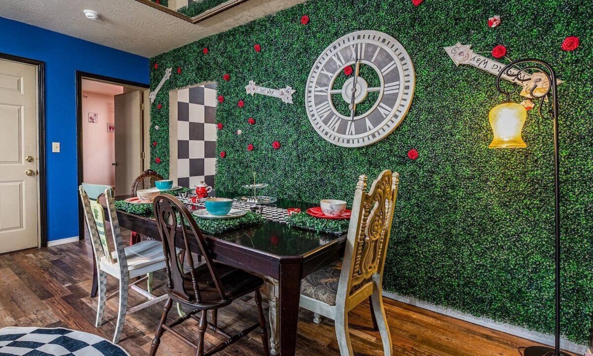 Northeast Neighbors Apartment | Alice- The Wonderland Experience