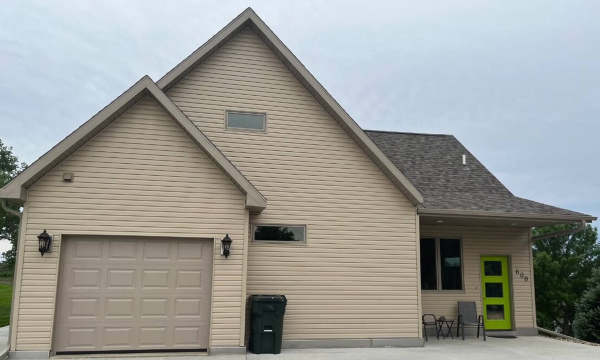 Dakota City House | Alien Point nRiverfront home for a relaxing getaway