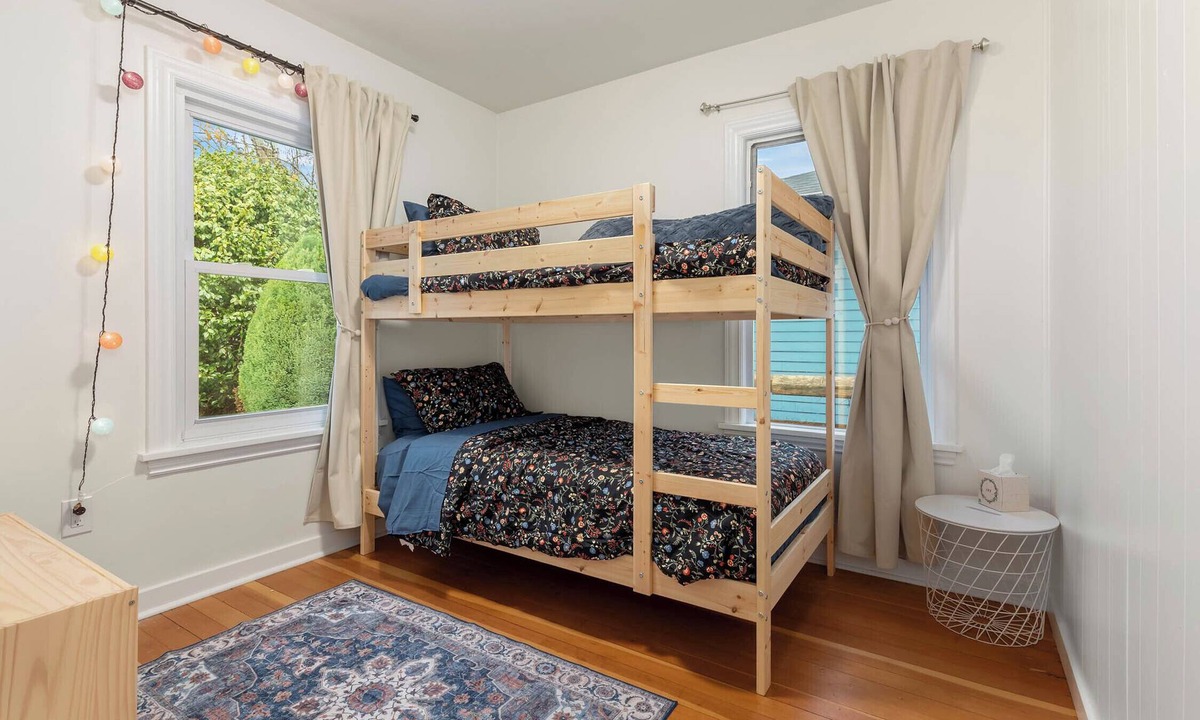 Alki House | Alki Beach Bungalow Walk to Beach & Dining