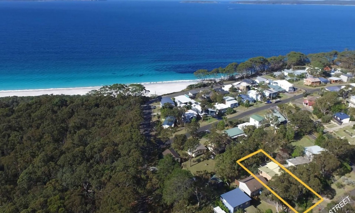 Hyams Beach Apartment | All Decked Out by Jervis Bay Breaks