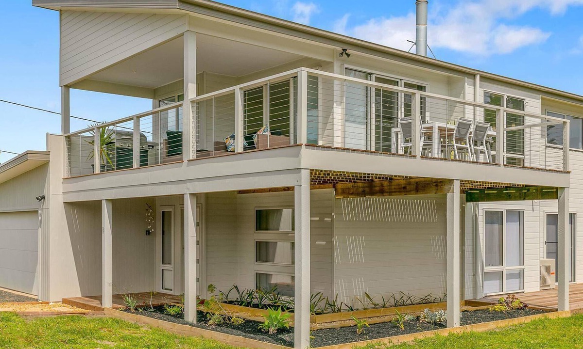 Smiths Beach House | All Decked Out - sleeps 11