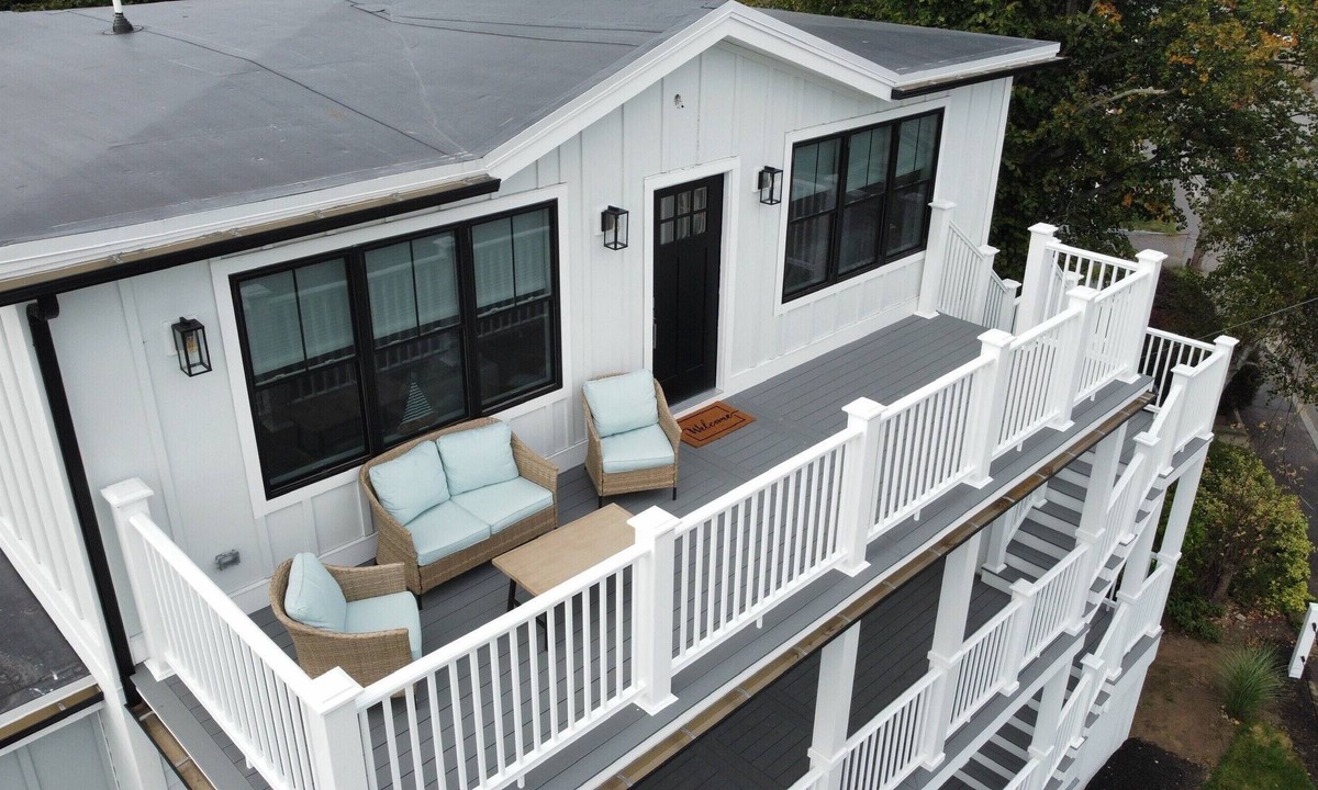 Nahant Apartment | All Decked Out