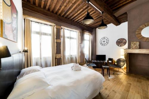 Old Lyon Apartment | All in Lyon | Studio authentique Vieux Lyon